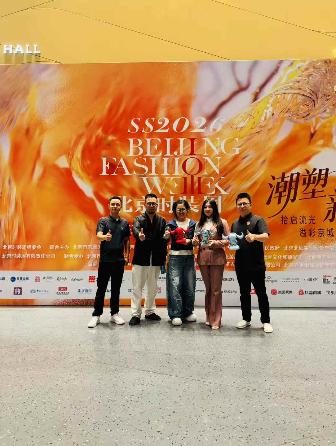 張珂嘉“醒獅”大秀亮相北京時(shí)裝周